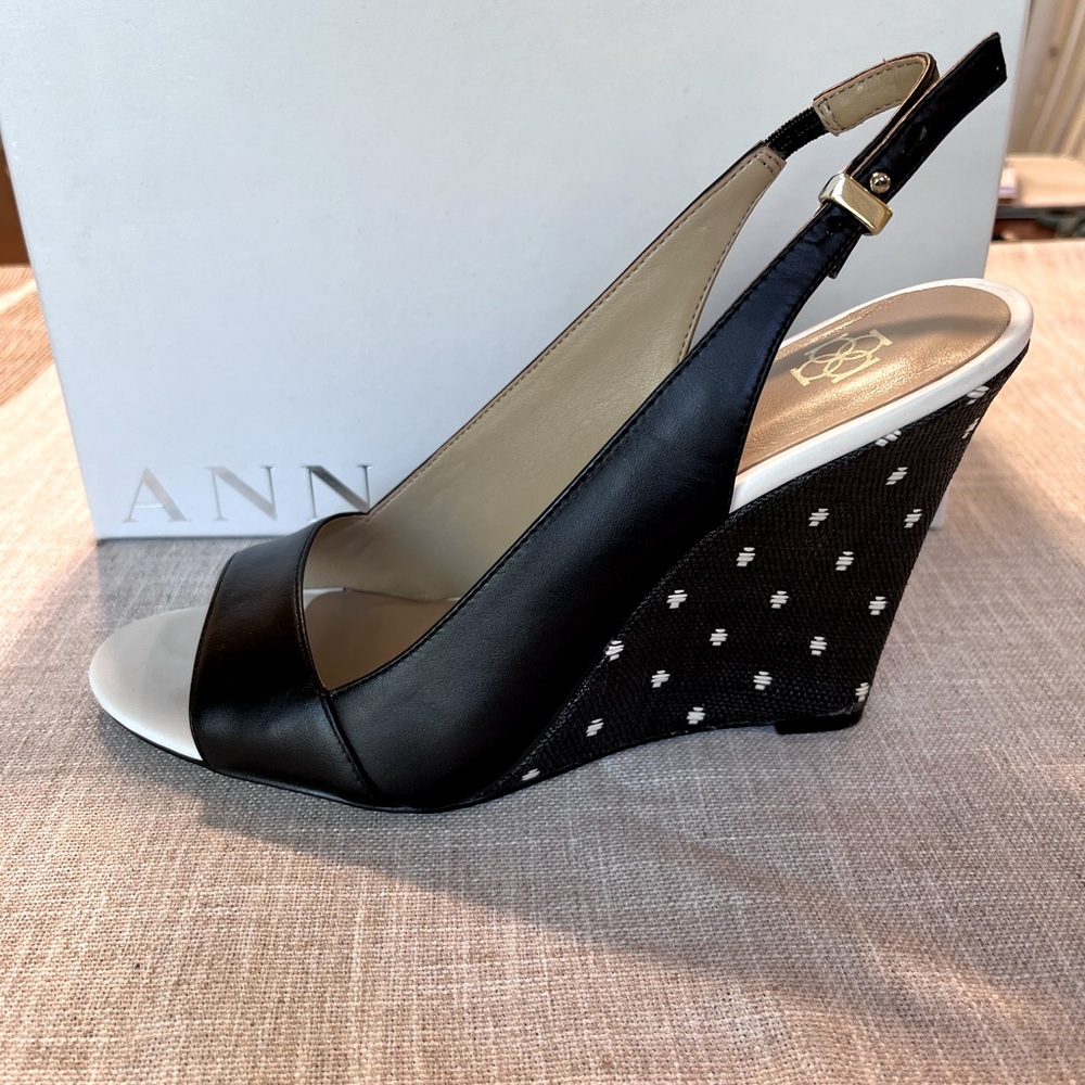 Ann Taylor black and white peep toe wedge sandals, size 8.